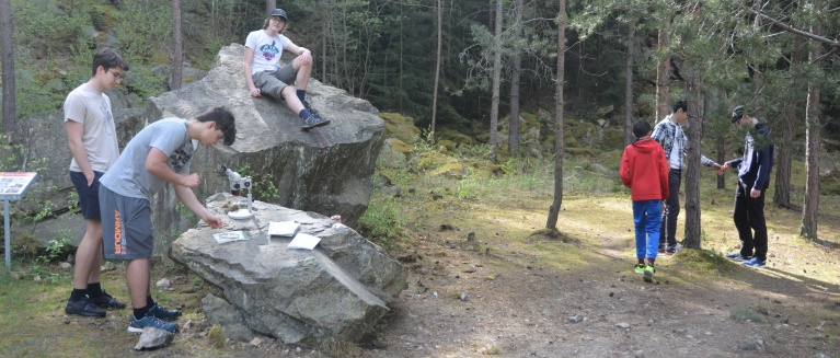 Studenti probádali Křížovský lom a uklízeli Blaník