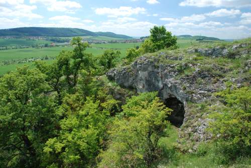 Děravá jeskyně